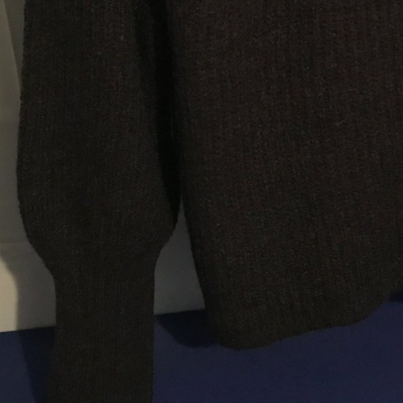 Ladies Sweater - Picture 3 of 4